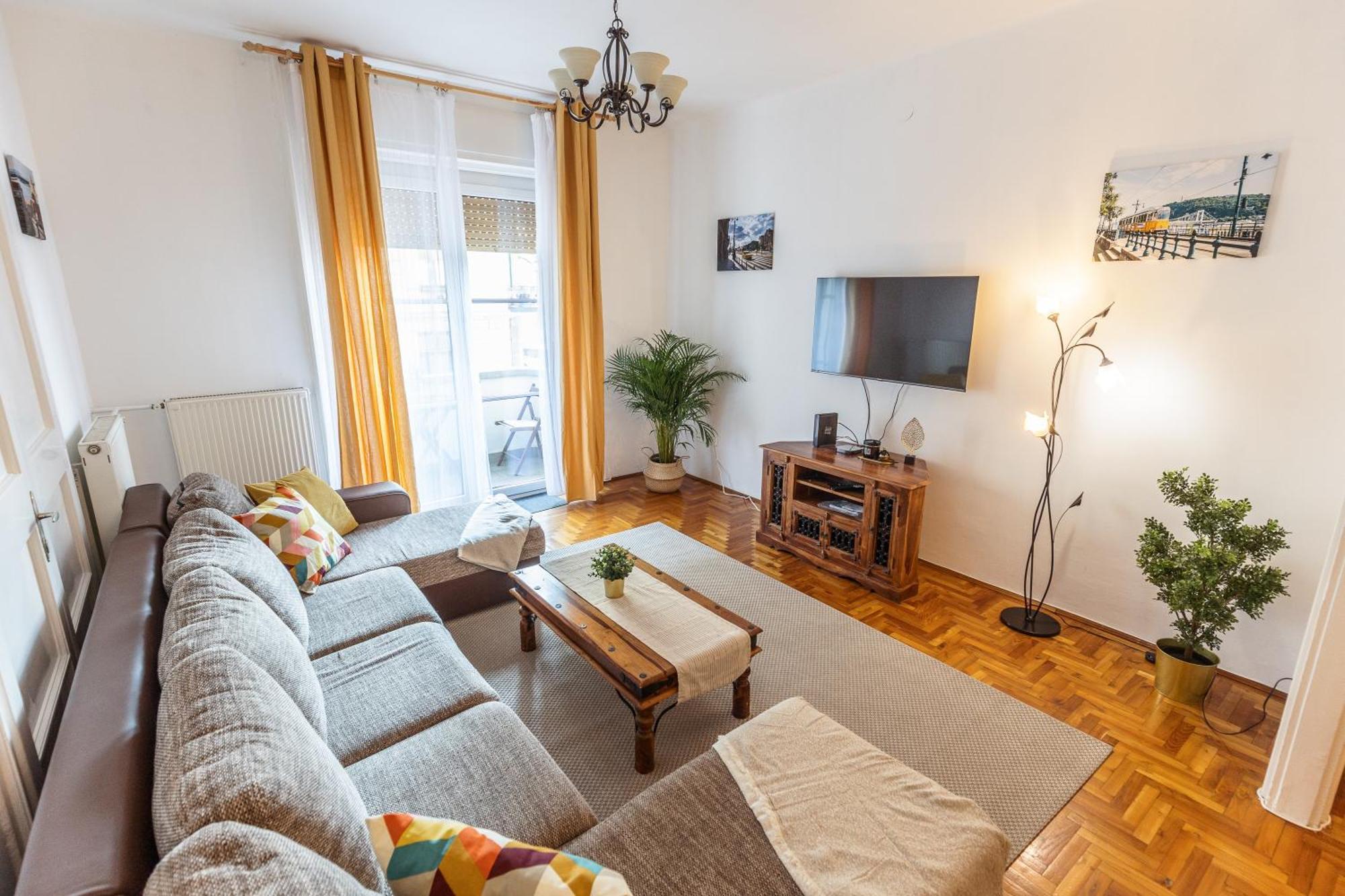 Bright & Spacious Riverside Apartment With Balcony Budapest Exterior photo