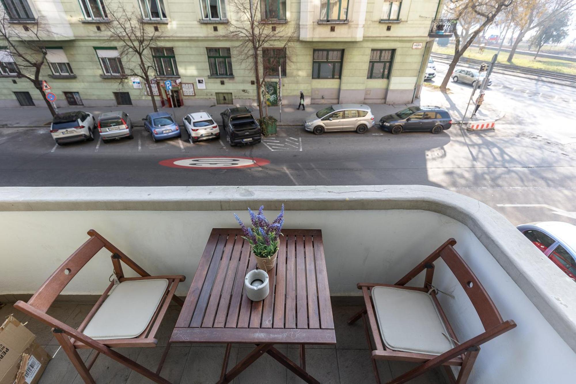 Bright & Spacious Riverside Apartment With Balcony Budapest Exterior photo